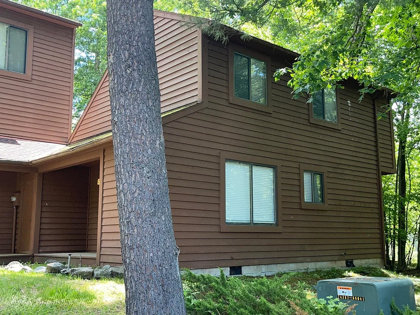 2 bed, 1050 sqft, $1,700 — Photo 1