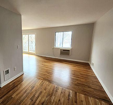 5th image of 42 Oakville St Floor 1