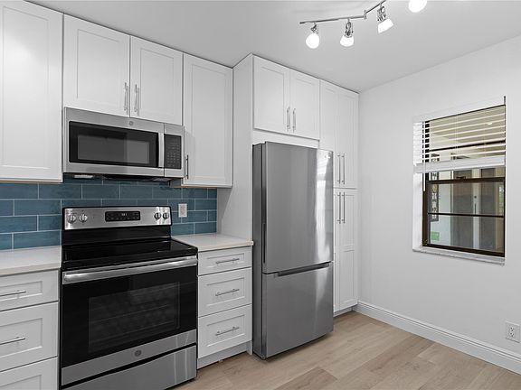 4th image of 14476 Amberly Lane #304
