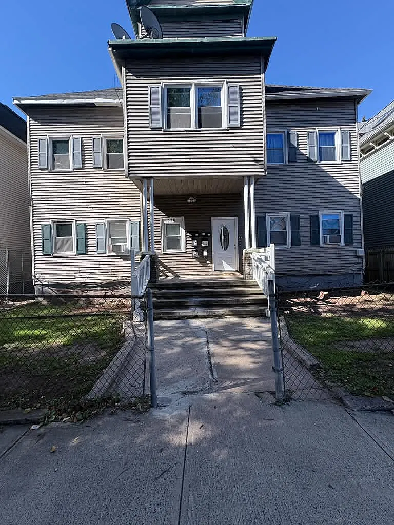 564 Howard Ave — Photo 1