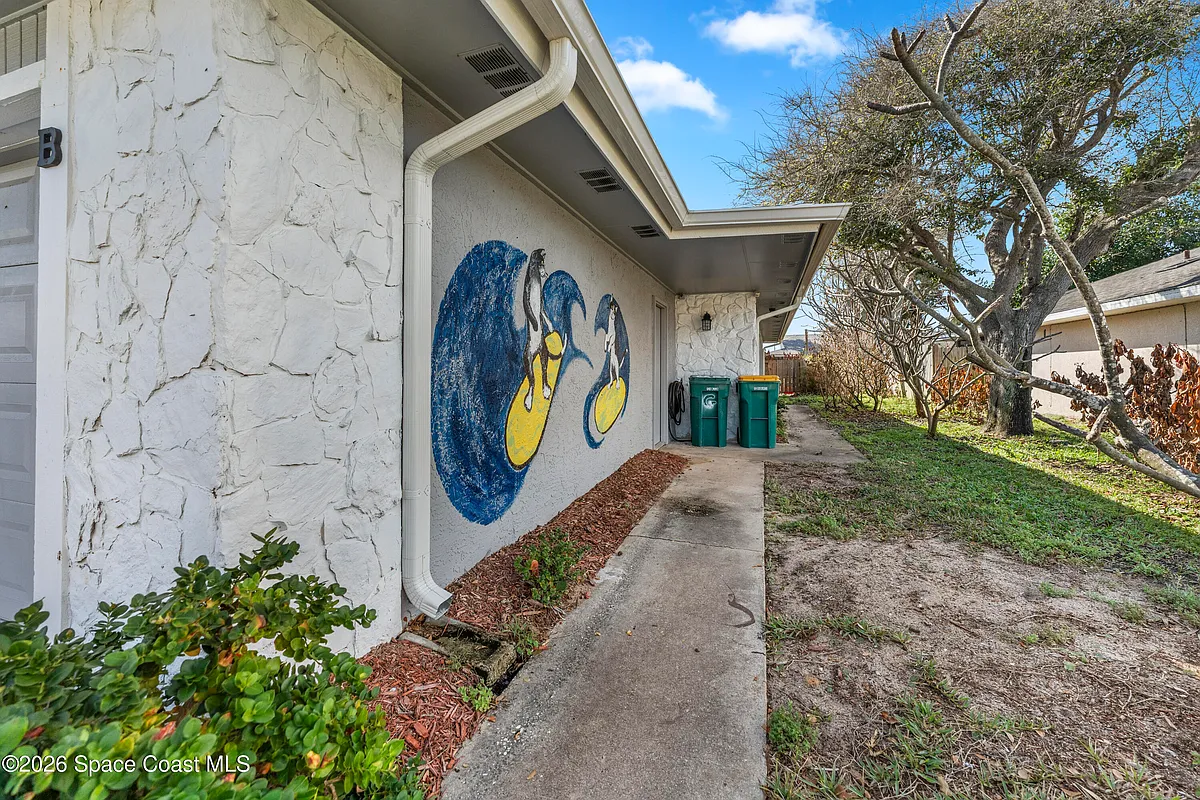 Photo 2 of 22 - 255 Ocean View Ln #B - Indialantic, FL Building Photo - 255 Ocean View Ln #B