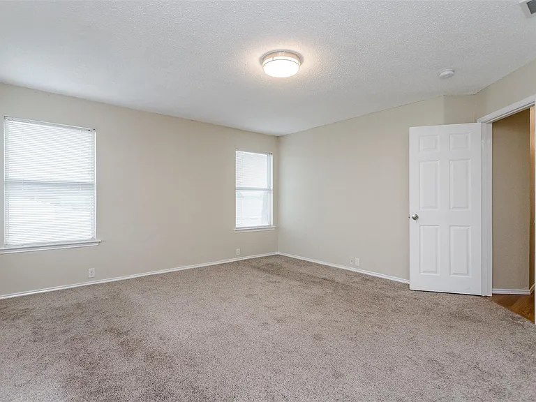 1308 Dundee Dr — Photo 17