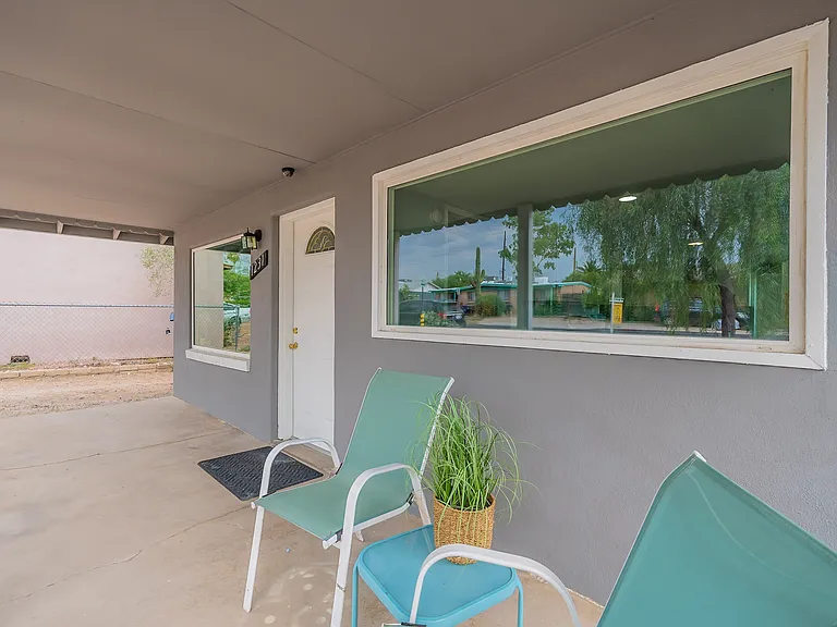 1231 E Lee St — Photo 10