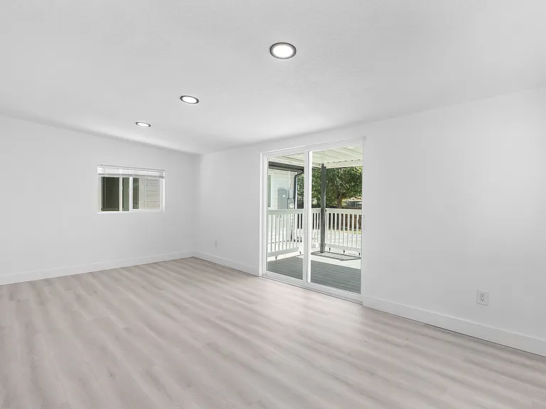 2640 Oneida St — Photo 9