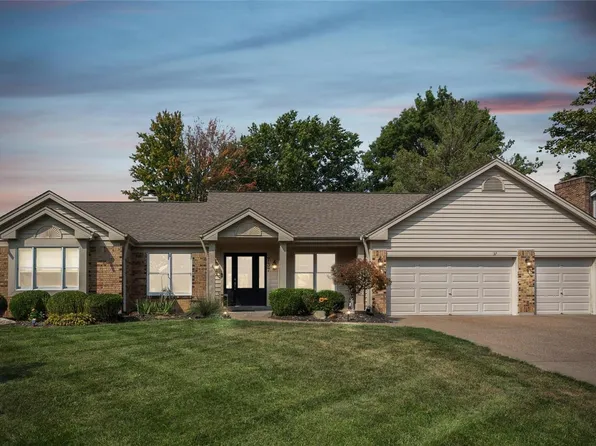 737 High Point Dr, Lake Saint Louis, MO 63367