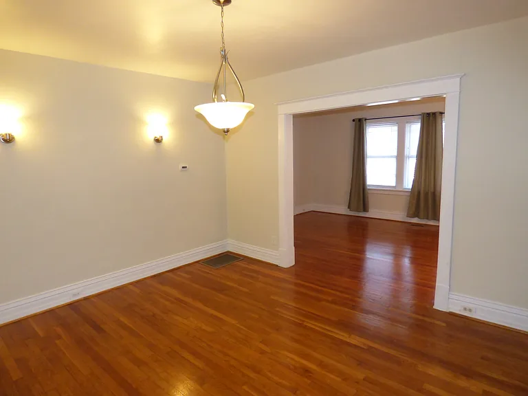 1021 Commodore Dr — Photo 10