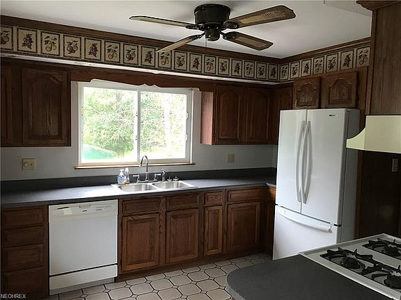 4th image of 720 Lakeview Dr