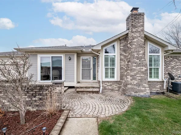 18040 Port Salem Dr #17, Macomb, MI 48044
