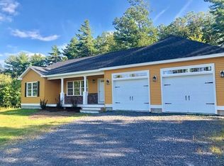 17 Sawyer Ln, Morrisonville, NY 12962