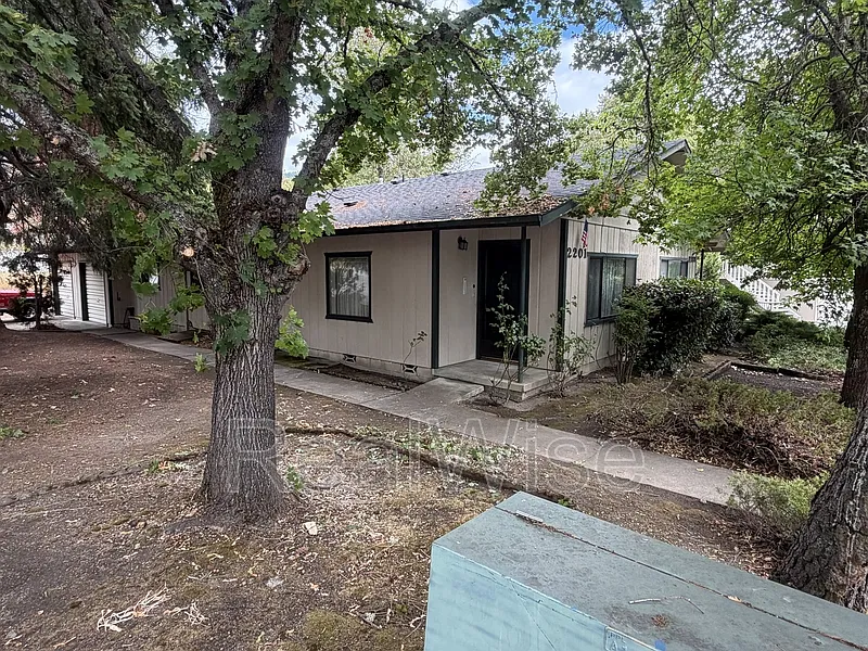 506 NW Elm St