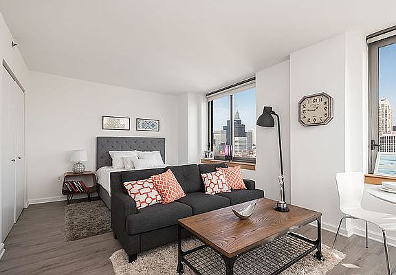 5th image of 35 W 33rd St APT 33B