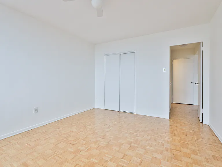 2089 Lawrence Ave W — Photo 9