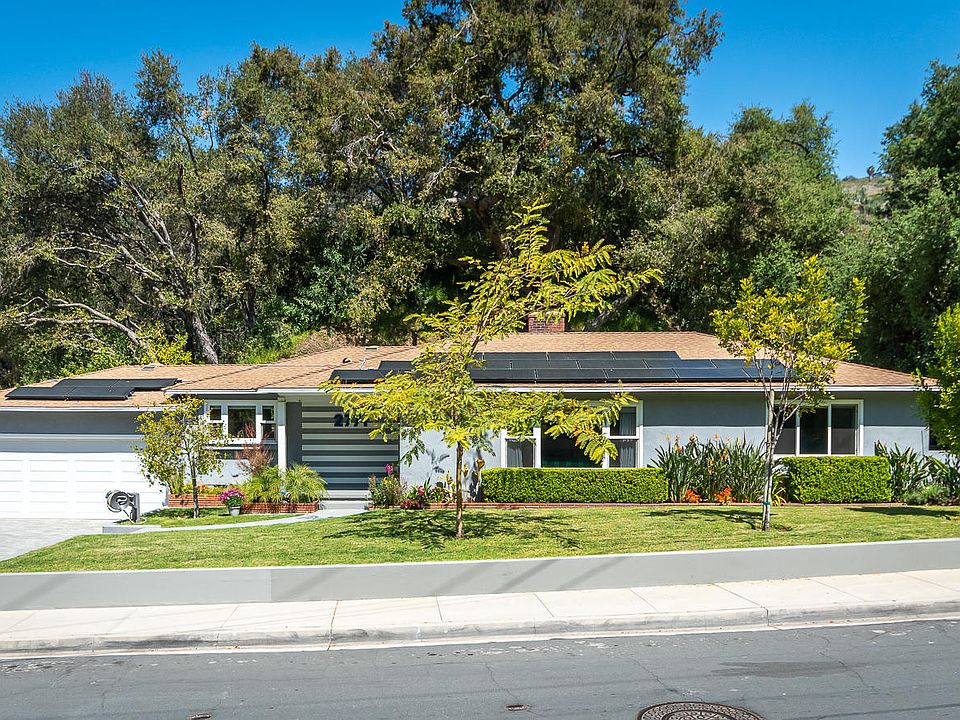 1st image of 2771 E Glenoaks Blvd