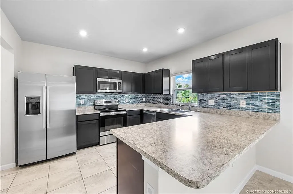 4 bed, 2.5 bath, 2195 sqft, $2,800 — Photo 4