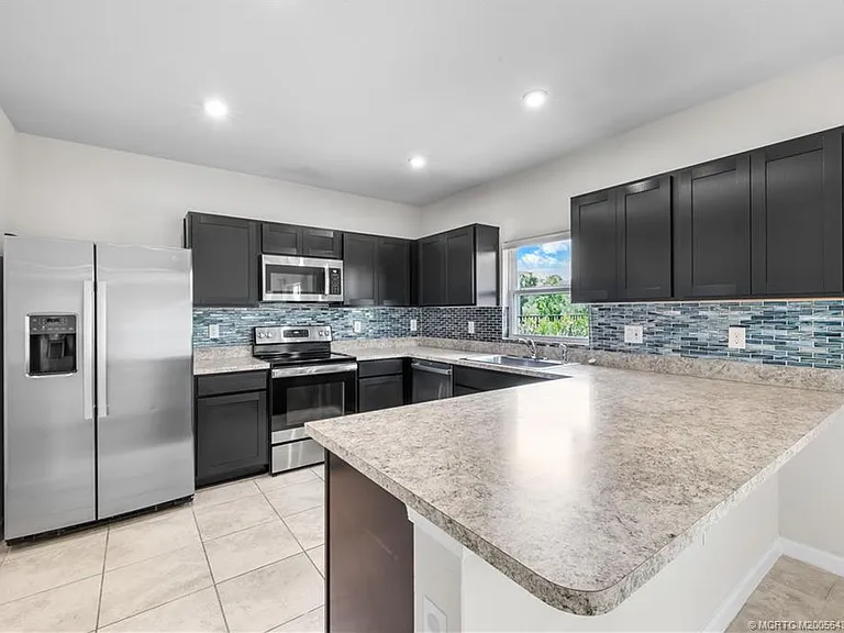 359 Clementine Rd — Photo 4