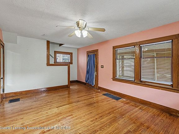 5th image of 518 Shepard St