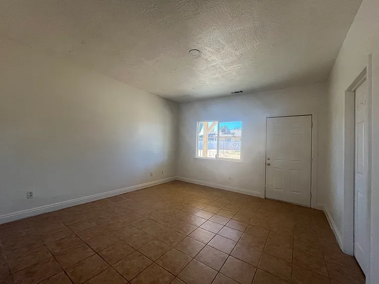 20255 Rimrock Rd — Photo 14