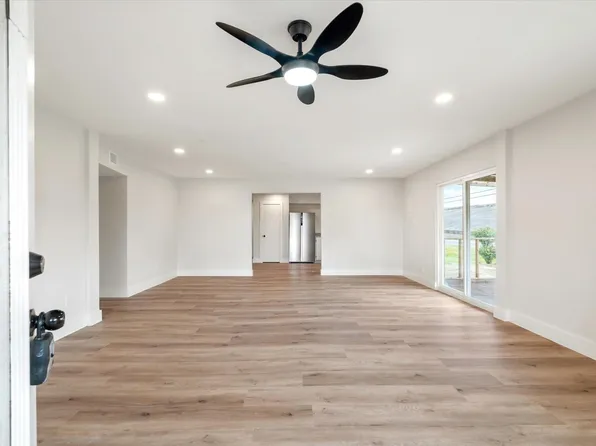 7104 Dallas St #1, Baytown, TX 77521