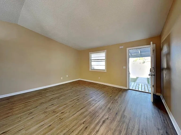 7505 N Saint Peter Ave — Photo 13