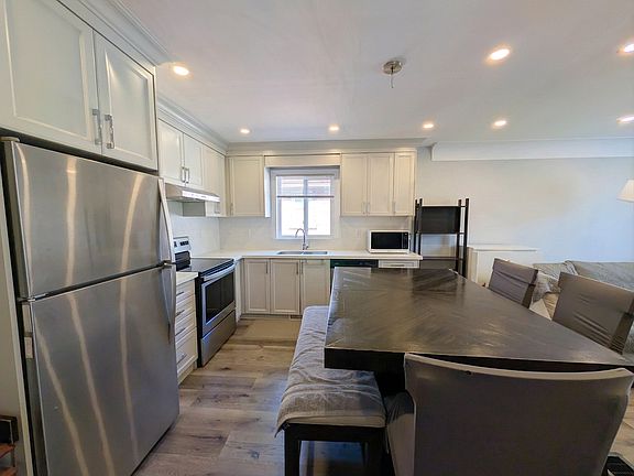 5th image of 104 E 41st St #1