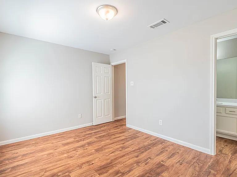10061 Sharpton Dr — Photo 11