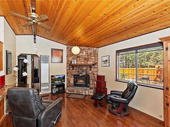 5th image of 2059 1st Ln