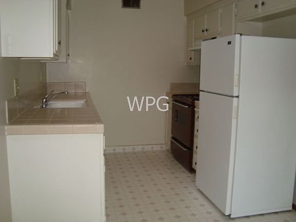 5th image of 10 Superior Dr APT D
