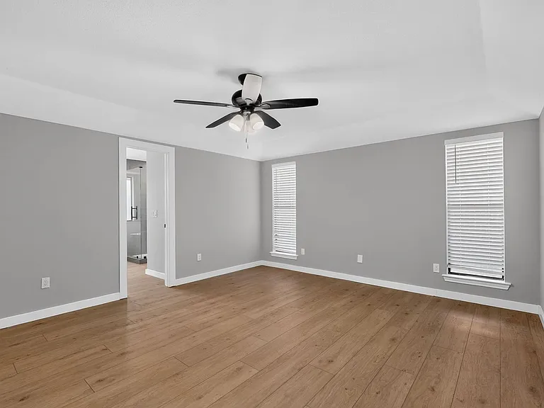 817 Sycamore Creek Rd — Photo 21
