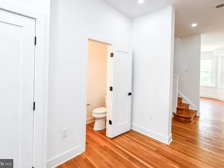 104 R St NE #A — Photo 11