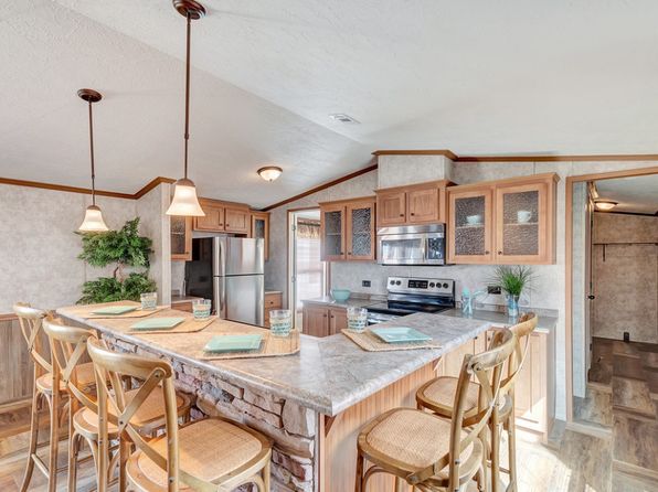 1606 Avenue Z, Hondo, TX 78861