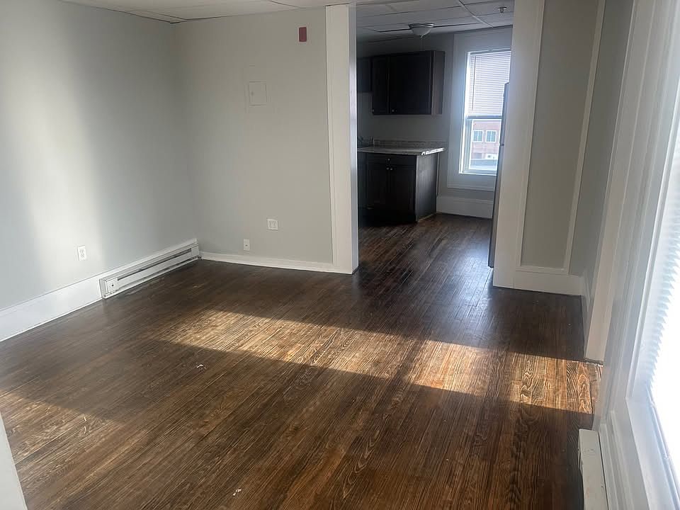 1st image of 462 Bridge St #35