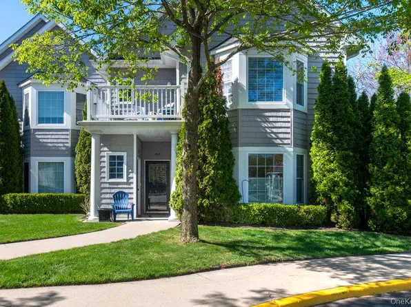 405 Okeefe Court, Oakdale, NY 11769