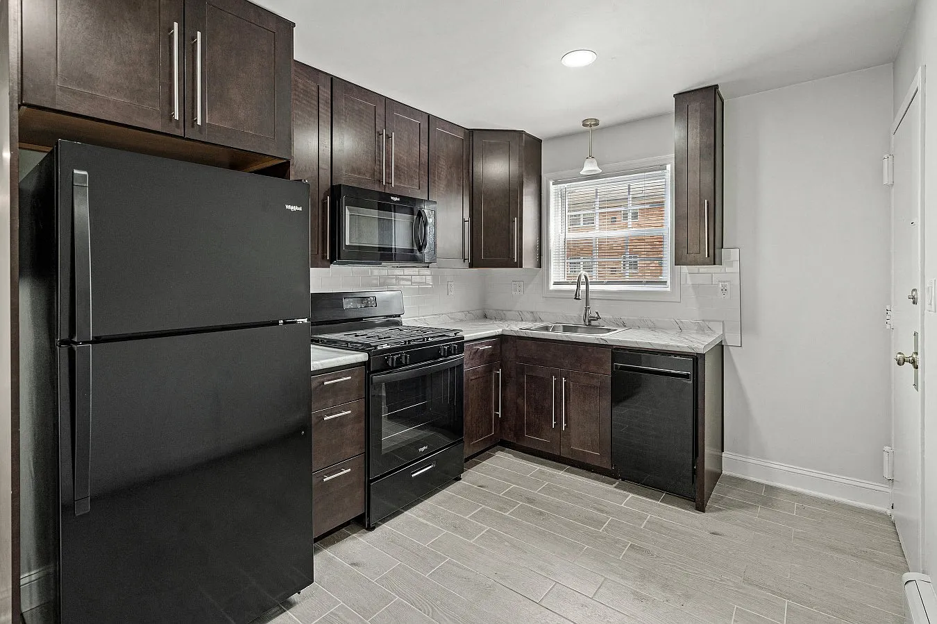 Riverview Manor Apartments — Photo 2