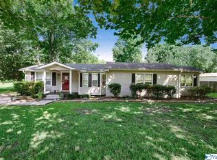 18 Lower Dry Creek Rd, Laceys Spring, AL 35754