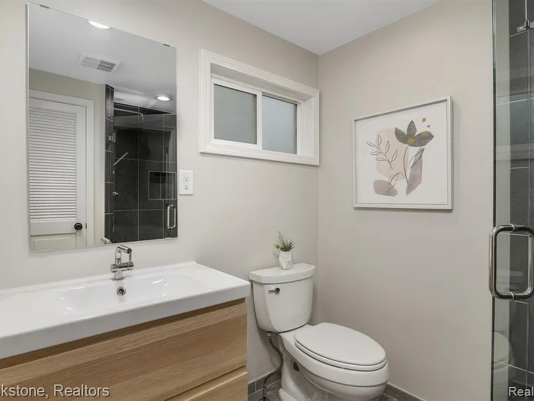165 Woodedge Dr — Photo 17