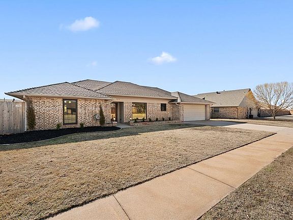 2nd image of 1424 Pickford Ln