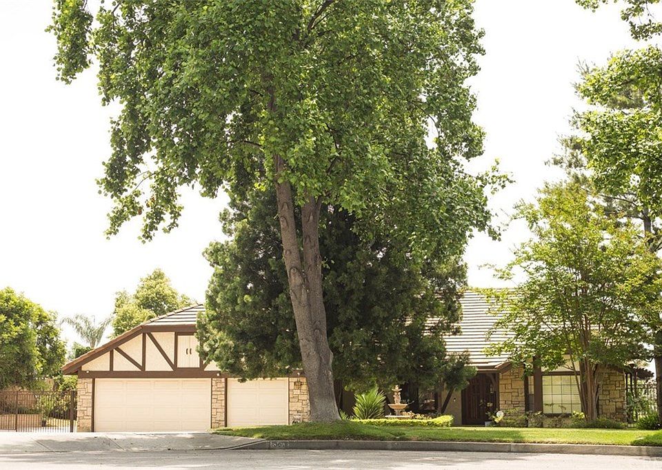 1st image of 360 Paxton Ct