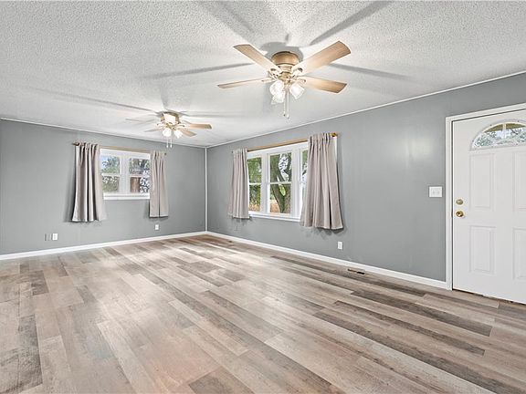 4th image of 10417 NE Jones Rd