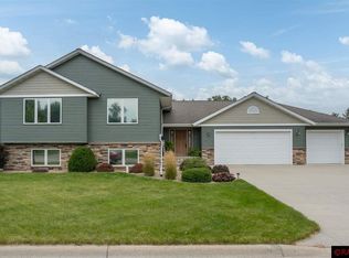 1917 Orchard Rdg, Saint Peter, MN 56082