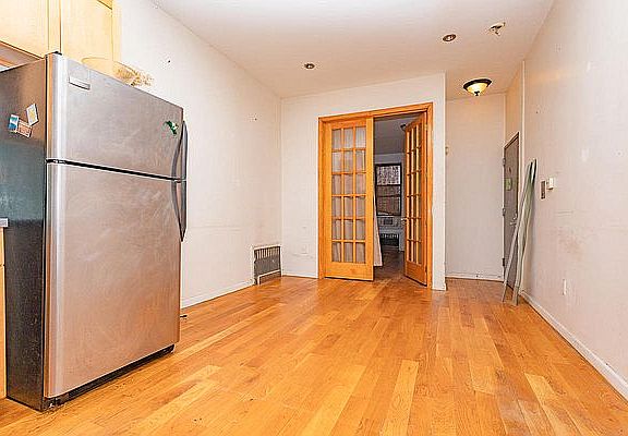 2nd image of 292 Menahan St APT 3R