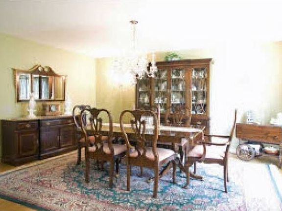 6 Chatsworth CT