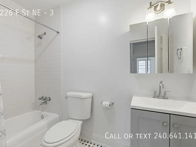 1226 F St NE #3 — Photo 15