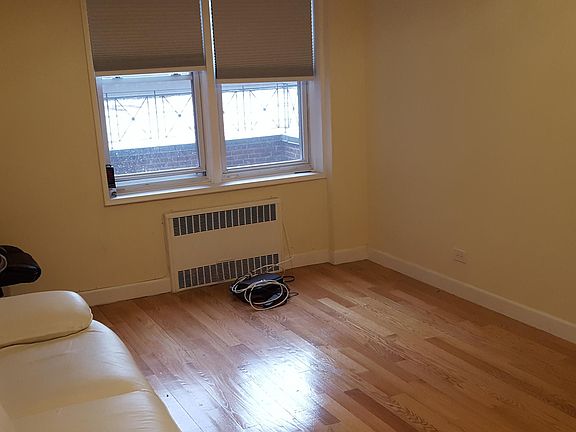 3rd image of 14325 84th Dr APT 1F