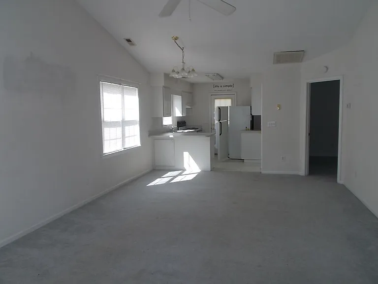 105 White Ash Ln — Photo 2