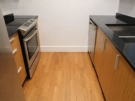 3rd image of 161 Meserole St APT 1F