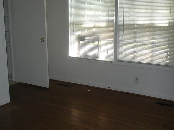 4th image of 637 Park Ave #1