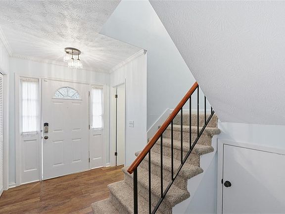2nd image of 2472 Lehaven Dr