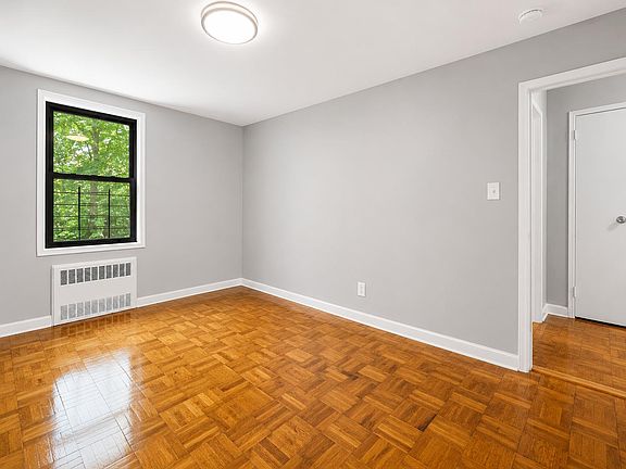 5th image of 525 Riverdale Ave APT 2E