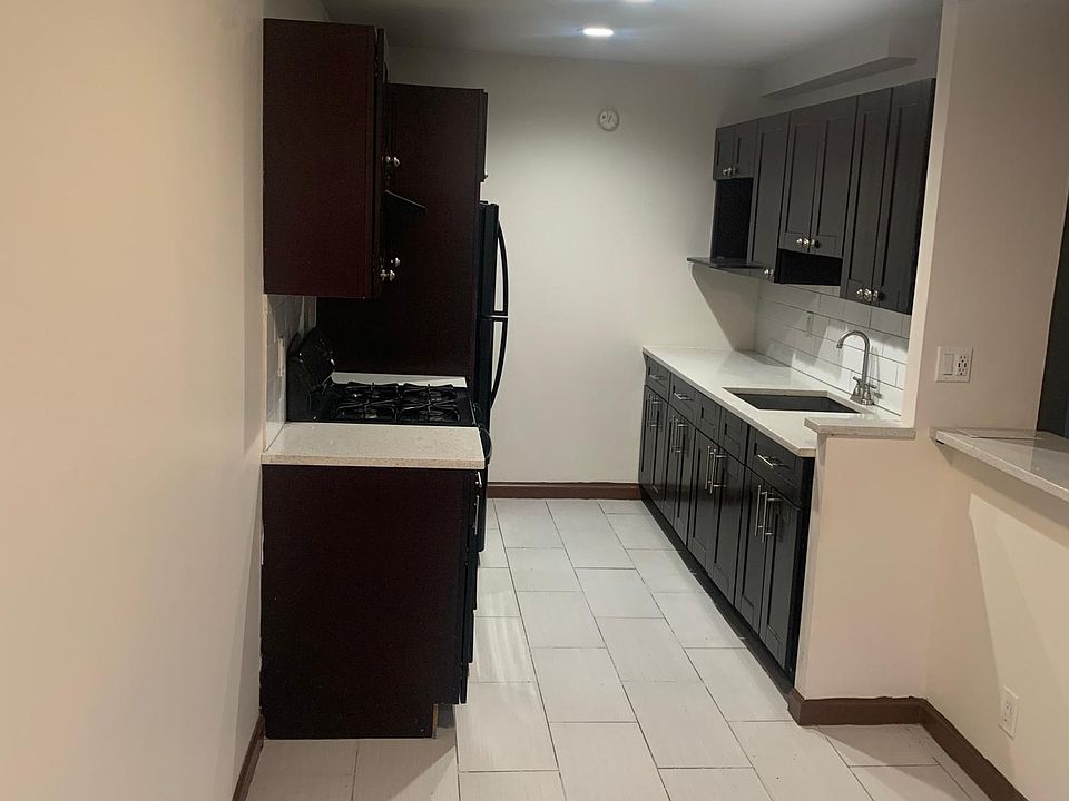 1st image of 943 E 106th St Floor 1