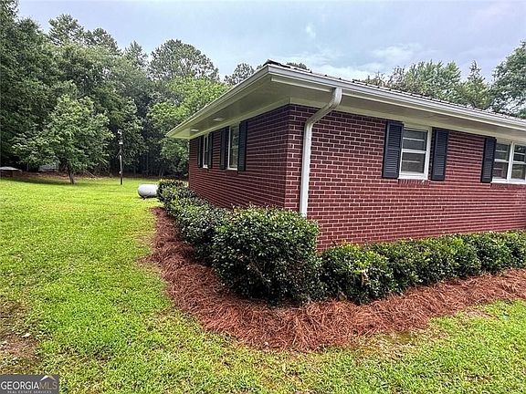 2nd image of 115 Pineview Ln